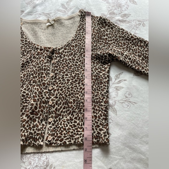 Y2K Forever21 Leopard Ribbed Button Cardigan Small Preppy Elle Woods Old Money - Picture 9 of 9